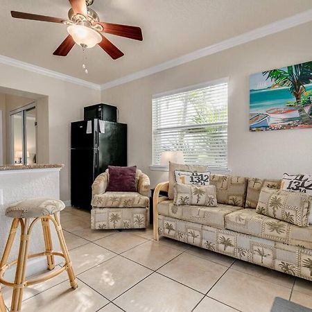Steps To The Beach And Restaurants! - Coconut Villa'S Suite 1 St. Pete Beach Exterior foto