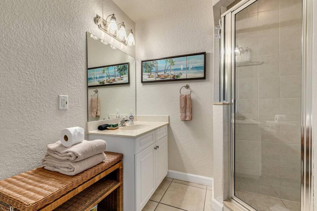 Steps To The Beach And Restaurants! - Coconut Villa'S Suite 1 St. Pete Beach Exterior foto
