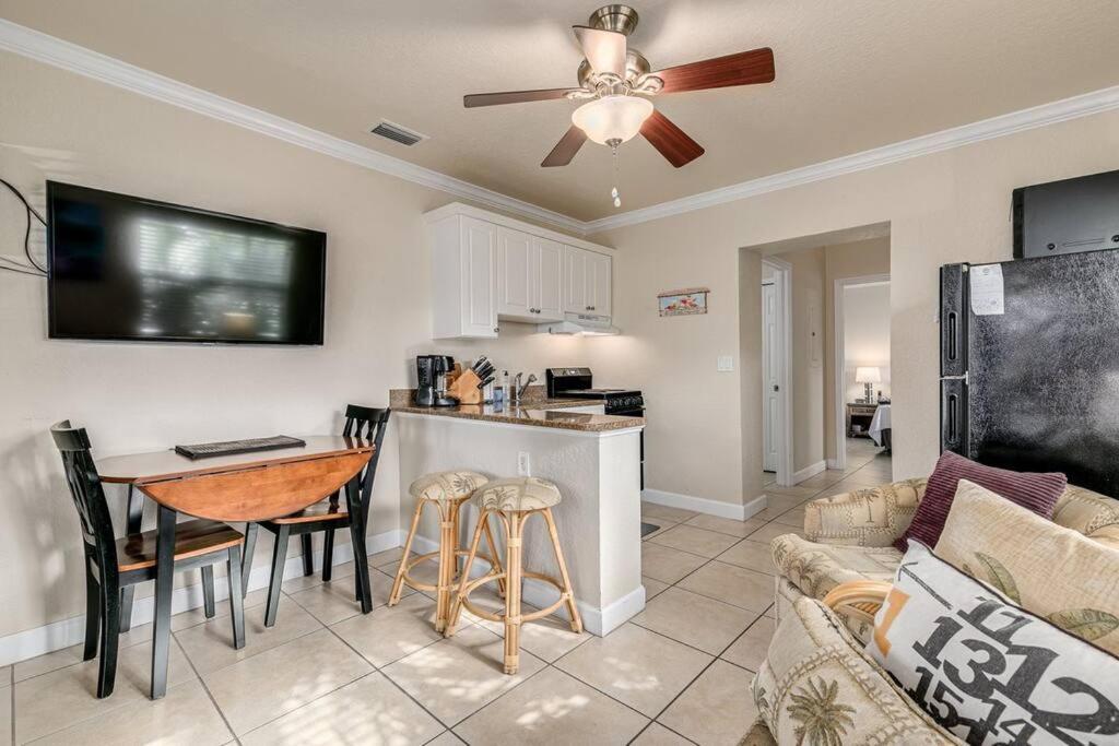 Steps To The Beach And Restaurants! - Coconut Villa'S Suite 1 St. Pete Beach Exterior foto